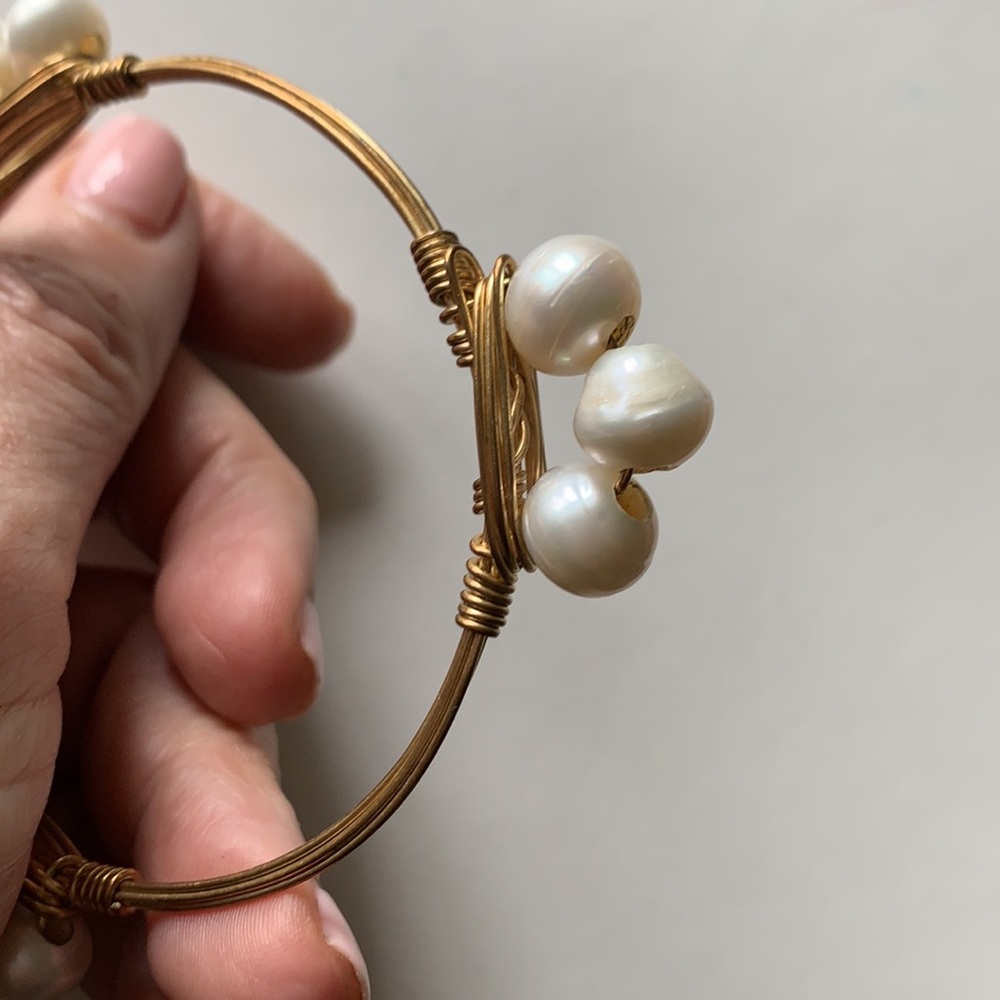 Bourbon and Bowties Pearl bangle - Picture 7 of 9